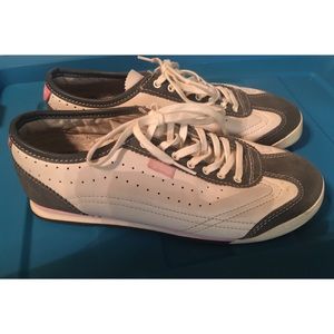 Vans Athletic Shoe (Size 7)